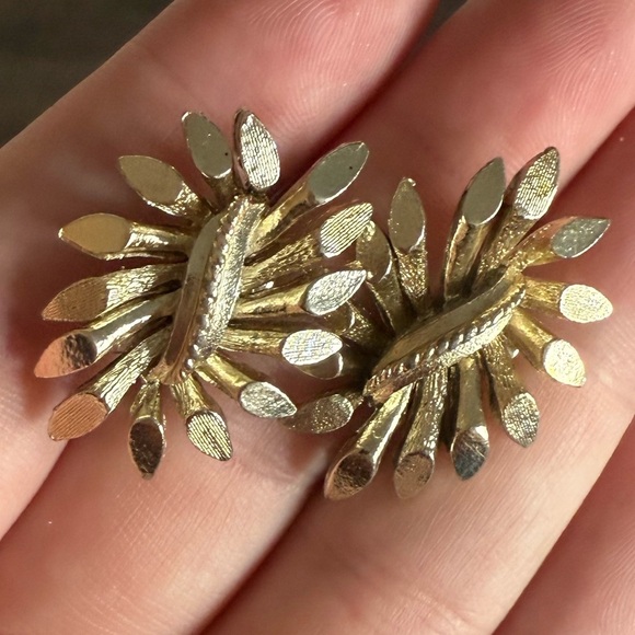 Coro Jewelry - Vintage Coro 1960s Gold Tone Clip On Earrings